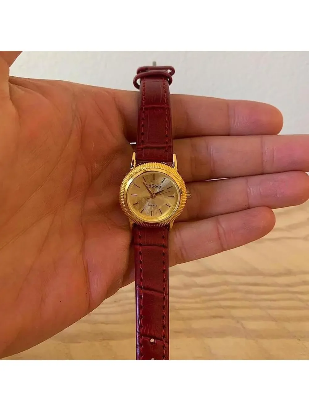 Y2k minimalistic style Dainty cute Gold circle red leather band. Item works tell